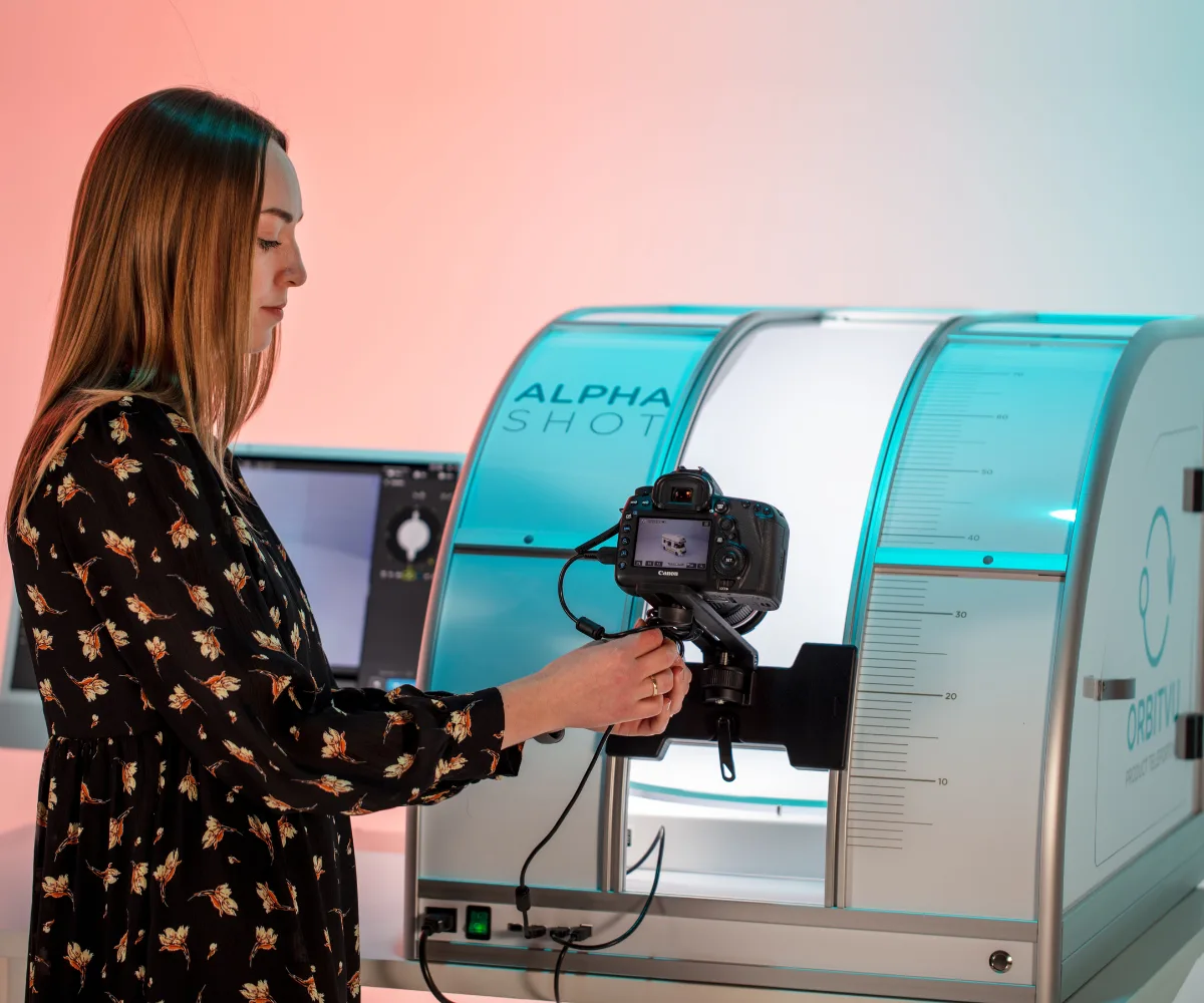 Photographer using Alphashot 360 to shoot a product